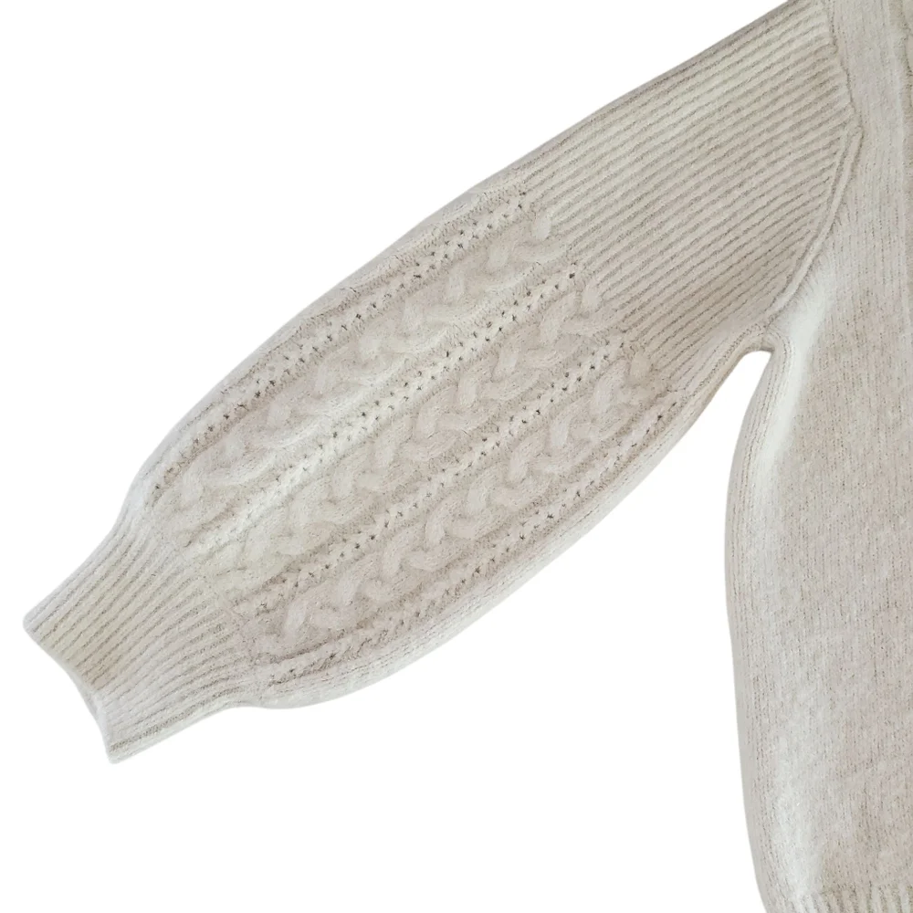 a LOVES a Biege Alpaca/Wool Blend Cable Knit Turtle Neck Balloon Sleeve‎ Sweater